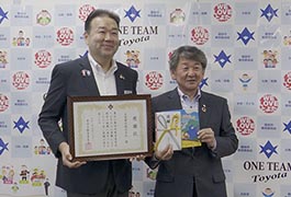 写真：太啓建設株式会社から市内小学校などへ図書が寄贈