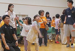 写真：中京大学と連携して多世代が交流する健康づくり教室を開催