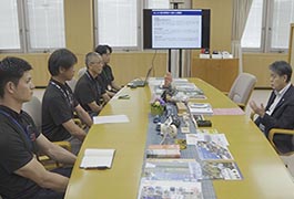 写真：令和8年熊本地震の被災地支援の派遣職員が市長へ報告