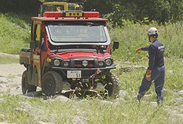 写真：災害対応力強化に向けた小型救助車走行訓練