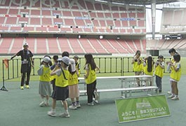 写真：児童を対象としたユニバーサルツーリズムスタディツアー