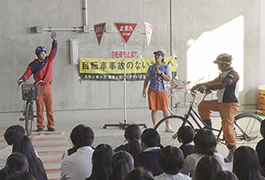 写真:豊野高校でスケアードストレイト交通安全教室を開催